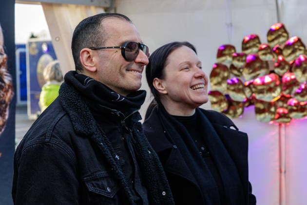 26.03.2026. Düsseldorf. Cirque du Soleil - Alegria. Red Carpet am Abend der Düsseldorfer Premiere. Hier (l-r): Mark Benecke mit Ehefrau Ines Düsseldorf Gerresheim Glasmacherviertel Nordrhein-Westfalen Deutschland