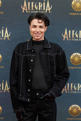 26.03.2026. Düsseldorf. Cirque du Soleil - Alegria. Red Carpet am Abend der Düsseldorfer Premiere. Hier: Benedetto Paterno Düsseldorf Gerresheim Glasmacherviertel Nordrhein-Westfalen Deutschland