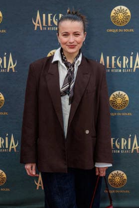 26.03.2026. Düsseldorf. Cirque du Soleil - Alegria. Red Carpet am Abend der Düsseldorfer Premiere. Hier: Gästin Düsseldorf Gerresheim Glasmacherviertel Nordrhein-Westfalen Deutschland
