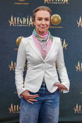 26.03.2026. Düsseldorf. Cirque du Soleil - Alegria. Red Carpet am Abend der Düsseldorfer Premiere. Hier: Gästin Düsseldorf Gerresheim Glasmacherviertel Nordrhein-Westfalen Deutschland