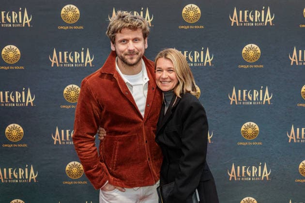 26.03.2026. Düsseldorf. Cirque du Soleil - Alegria. Red Carpet am Abend der Düsseldorfer Premiere. Hier (l-r): Steve Windolf und Kerstin Landsmann Düsseldorf Gerresheim Glasmacherviertel Nordrhein-Westfalen Deutschland