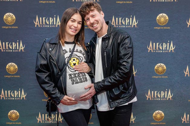 26.03.2026. Düsseldorf. Cirque du Soleil - Alegria. Red Carpet am Abend der Düsseldorfer Premiere. Hier (l-r): Renata und Valentin Lusin Düsseldorf Gerresheim Glasmacherviertel Nordrhein-Westfalen Deutschland