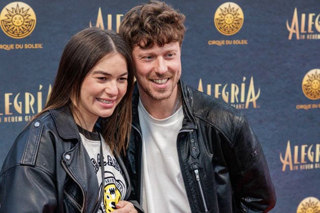26.03.2026. Düsseldorf. Cirque du Soleil - Alegria. Red Carpet am Abend der Düsseldorfer Premiere. Hier (l-r): Renata und Valentin Lusin Düsseldorf Gerresheim Glasmacherviertel Nordrhein-Westfalen Deutschland