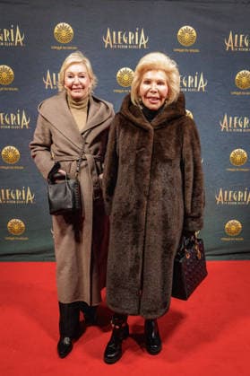 26.03.2026. Düsseldorf. Cirque du Soleil - Alegria. Red Carpet am Abend der Düsseldorfer Premiere. Hier: Ute-Henriette Ohoven (r) mit Begleitung Düsseldorf Gerresheim Glasmacherviertel Nordrhein-Westfalen Deutschland