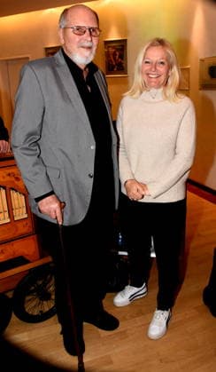 Gunter Fette Nachlassverwalter fuer Werke von Karl Valentin und Liesl Karlstadt Urenkelin von Karl Valentin Roesmarie Scheitler Muenchen Gruenwald 26.03.2026 Buergerhaus Roemerschanz Ausstellungs Eroeffnung fuer die Sonderausstellung Karl Valentin und die Alten Rittersleut in der Burg Gruenwald, Zweigmuseum der Archaeologischen Staatssammlung, Foto Muenchen