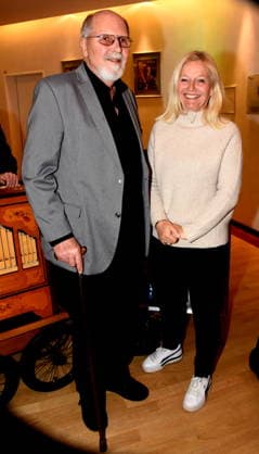 Gunter Fette Nachlassverwalter fuer Werke von Karl Valentin und Liesl Karlstadt Urenkelin von Karl Valentin Roesmarie Scheitler Muenchen Gruenwald 26.03.2026 Buergerhaus Roemerschanz Ausstellungs Eroeffnung fuer die Sonderausstellung Karl Valentin und die Alten Rittersleut in der Burg Gruenwald, Zweigmuseum der Archaeologischen Staatssammlung, Foto Muenchen