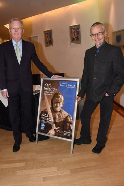 Jan Neusiedl 1.Buergermeister Gruenwald Prof Dr. Rupert Gebhard Direktor Burg Gruenwald Muenchen Gruenwald 26.03.2026 Buergerhaus Roemerschanz Ausstellungs Eroeffnung fuer die Sonderausstellung Karl Valentin und die Alten Rittersleut in der Burg Gruenwald, Zweigmuseum der Archaeologischen Staatssammlung, Foto Muenchen