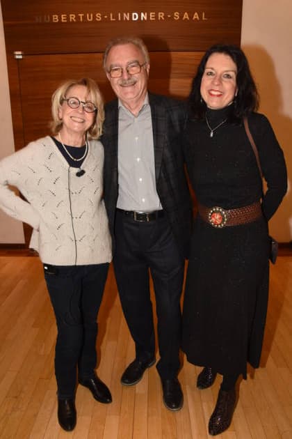 Gisela Schneeberger Schauspielerin Jo Baier Regisseur Sabine Rinberger Karl Valentin Museum Direktorin Muenchen Gruenwald 26.03.2026 Buergerhaus Roemerschanz Ausstellungs Eroeffnung fuer die Sonderausstellung Karl Valentin und die Alten Rittersleut in der Burg Gruenwald, Zweigmuseum der Archaeologischen Staatssammlung, Foto Muenchen