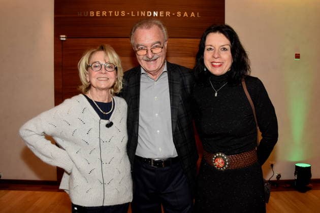 Gisela Schneeberger Schauspielerin Jo Baier Regisseur Sabine Rinberger Karl Valentin Museum Direktorin Muenchen Gruenwald 26.03.2026 Buergerhaus Roemerschanz Ausstellungs Eroeffnung fuer die Sonderausstellung Karl Valentin und die Alten Rittersleut in der Burg Gruenwald, Zweigmuseum der Archaeologischen Staatssammlung, Foto Muenchen