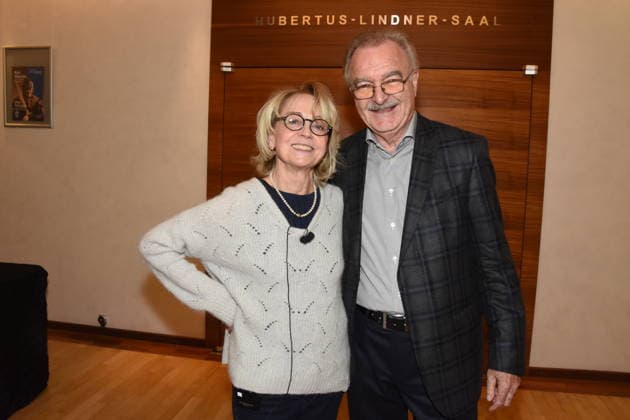 Gisela Schneeberger Schauspielerin Jo Baier Regisseur Muenchen Gruenwald 26.03.2026 Buergerhaus Roemerschanz Ausstellungs Eroeffnung fuer die Sonderausstellung Karl Valentin und die Alten Rittersleut in der Burg Gruenwald, Zweigmuseum der Archaeologischen Staatssammlung, Foto Muenchen