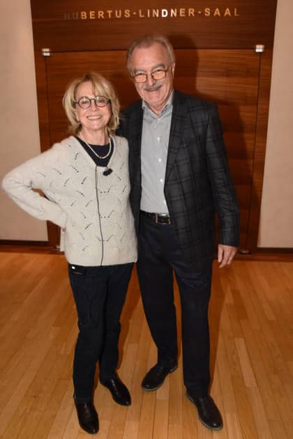Gisela Schneeberger Schauspielerin Jo Baier Regisseur Muenchen Gruenwald 26.03.2026 Buergerhaus Roemerschanz Ausstellungs Eroeffnung fuer die Sonderausstellung Karl Valentin und die Alten Rittersleut in der Burg Gruenwald, Zweigmuseum der Archaeologischen Staatssammlung, Foto Muenchen