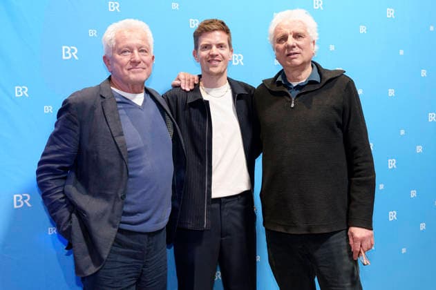 ARD Tatort München - Unvergänglich, Teil 1, Premiere in München #2 Miroslav Nemec, Ferdinand Hofer und Udo Wachtveitl bei der Premiere des ARD Fernsehfilms Tatort - Unvergänglich , dem letzen Fall von Ivo Batic und Franz Leitmayr, im Audimax der Hochschule für Fernsehen und Film. München, 26.03.2026