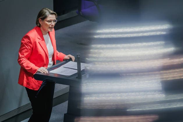 Stefanie Hubig (SPD), Bundesministerin der Justiz und fuer Verbraucherschutz, spricht zum Tagesordnungspunkt Aktuelle Stunde: Gewalt gegen Frauen und Maedchen in der 67. Sitzung des Deutschen Bundestages. Berlin, 25.03.2026. Berlin Deutschland *** Stefanie Hubig SPD , Federal Minister of Justice and Consumer Protection, speaks at the 67th sitting of the German Bundestag Berlin, 25 03 2026 Berlin Germany Copyright: xNeelexJanssenx