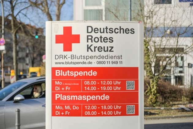 DRK, Deutsches Rotes Kreuz Blutspendedienst, Hindenburgdamm, Berlin, Deutschland *** DRK, German Red Cross Blood Donor Service, Hindenburgdamm, Berlin, Germany