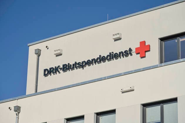 DRK, Deutsches Rotes Kreuz Blutspendedienst, Hindenburgdamm, Berlin, Deutschland *** DRK, German Red Cross Blood Donor Service, Hindenburgdamm, Berlin, Germany
