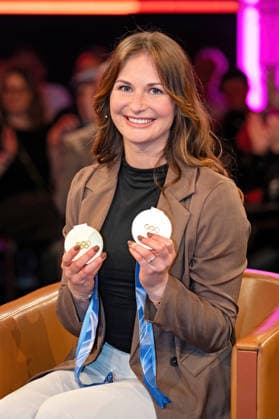 Entertainment Bilder des Tages MDR - Riverboat. Julia Taubitz ( Doppelolympiasiegerin und Gesamtweltcupsiegerin im Rodeln ) anläßlich der Aufzeichnung der MDR - Talkshow Riverboat am 27.03.2026 in der Mediacity Leipzig. 20260327ADO0035 *** MDR Riverboat Julia Taubitz Double Olympic champion and overall World Cup winner in luge on the occasion of the recording of the MDR talk show Riverboat on 27 03 2026 in the Mediacity Leipzig 20260327ADO0035