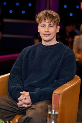 MDR - Riverboat. Sänger Tim Bendzko anläßlich der Aufzeichnung der MDR - Talkshow Riverboat am 27.03.2026 in der Mediacity Leipzig. 20260327ADO0052