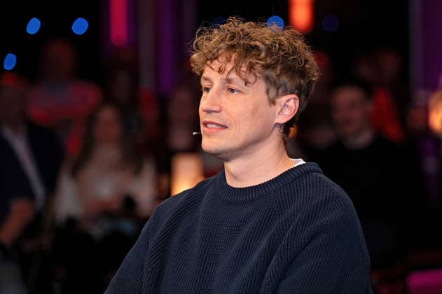 MDR - Riverboat. Sänger Tim Bendzko anläßlich der Aufzeichnung der MDR - Talkshow Riverboat am 27.03.2026 in der Mediacity Leipzig. 20260327ADO0090