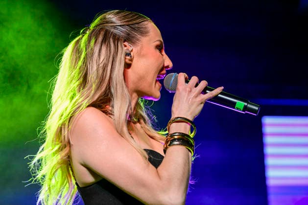 Konzert - Naschenweng Melissa beim Konzert im Rahmen von 10 Jahre InnCarree Mühldorf und 30 Jahre Wimmer Schreinerei und Einrichtungshof Mühldorf InnCarree Oberbayern Deutschland