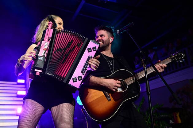 Konzert - Naschenweng Melissa beim Konzert im Rahmen von 10 Jahre InnCarree Mühldorf und 30 Jahre Wimmer Schreinerei und Einrichtungshof Mühldorf InnCarree Oberbayern Deutschland