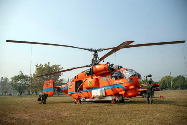 March 27, 2026, Chiang Mai, Thailand: A KA-32 helicopter from the Department of Disaster Prevention and Mitigation is prepared for aerial firefighting operations in Chiang Mai, northern Thailand, as crew members carry out checks and equipment setup while authorities respond to ongoing wildfires and rising PM2.5 air pollution. Chiang Mai Thailand  - ZUMAs197 20260327_aaa_s197_324 Copyright: xPongmanatxTasirix