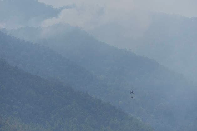 March 27, 2026, Chiang Mai, Thailand: An AS350 helicopter from the Ministry of Natural Resources and Environment conducts aerial firefighting operations over mountainous forest areas in Chiang Mai, northern Thailand, carrying a water bucket while flying through smoke-filled valleys as authorities battle ongoing wildfires and severe PM2.5 air pollution. Chiang Mai Thailand  - ZUMAs197 20260327_aaa_s197_366 Copyright: xPongmanatxTasirix