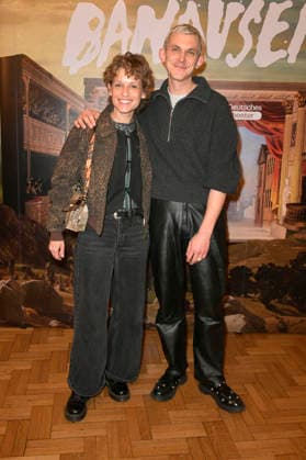 Kristin Suckow und Joshua Seelenbinder beim Special Screening Banausen - Comedy. Theater. Chaos. im Deutschen Theater. Berlin, 27.03.2026
