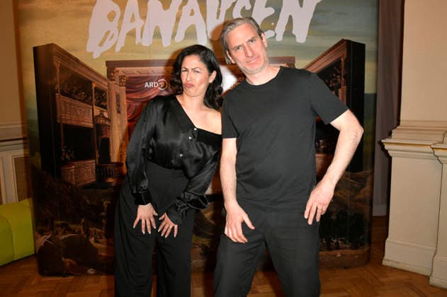Tülin Sezgin und Jonas Hien beim Special Screening Banausen - Comedy. Theater. Chaos. im Deutschen Theater. Berlin, 27.03.2026