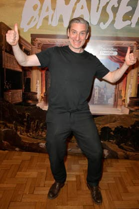 Jonas Hien beim Special Screening Banausen - Comedy. Theater. Chaos. im Deutschen Theater. Berlin, 27.03.2026