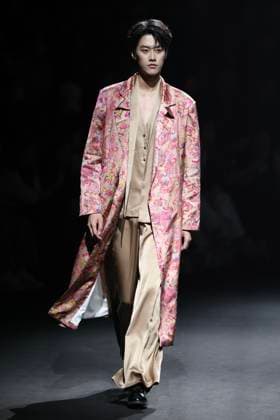 BEIJING, CHINA - MARCH 27: A model walks the runway at the Gu axin collection by designer Yang Chunlin on day 8 of China Fashion Week 2026 (Spring) at 798Â·751 PARK on March 27, 2026 in Beijing, China.  Copyright: xChinaxNewsxServicex 111631060688