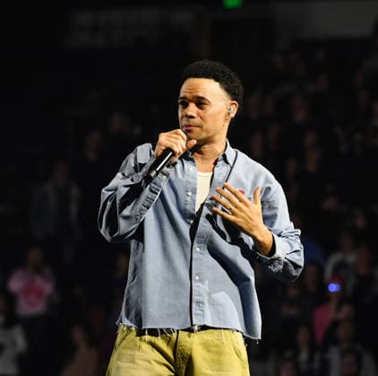 March 27, 2026, Norfolk, Virginia, USA: TAUREN WELLS brings some christan music to the at The Chartway Arena at Old Dominion University, Norfolk, Virginia on 27 March 2026. photo Ã‚ Norfolk USA  - ZUMAm90_ 20260327_zap_m90_066 Copyright: xJeffxMoorex