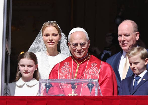Pope Leo XIV on the balcony of the Princes Palace with Prince Albert II of Monaco, Princess Charlene, Prince Gabriel and Princess Gabriella Historic visit of Pope Leo XIV to Monaco on March 28, 2026 Claudia Albuquerque Bestimage Pope Leo XIV on the balcony of the Princes Palace with Prince Albert II of Monaco, Princess Charlene, Prince Gabriel and Princess Gabriella Historic visit of Pope Leo XIV to Monaco on March 28, 2026 Monaco  Copyright: xClaudiaxAlbuquerquex xBestimagexClaudiaxAlbuquerquex xBestimagex