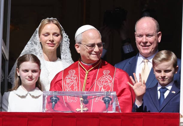 Pope Leo XIV on the balcony of the Princes Palace with Prince Albert II of Monaco, Princess Charlene, Prince Gabriel and Princess Gabriella Historic visit of Pope Leo XIV to Monaco on March 28, 2026 Claudia Albuquerque Bestimage Pope Leo XIV on the balcony of the Princes Palace with Prince Albert II of Monaco, Princess Charlene, Prince Gabriel and Princess Gabriella Historic visit of Pope Leo XIV to Monaco on March 28, 2026 Monaco  Copyright: xClaudiaxAlbuquerquex xBestimagexClaudiaxAlbuquerquex xBestimagex