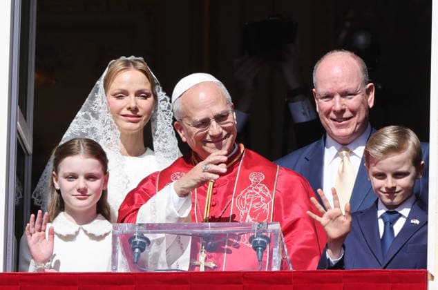 Pope Leo XIV on the balcony of the Princes Palace with Prince Albert II of Monaco, Princess Charlene, Prince Gabriel and Princess Gabriella Historic visit of Pope Leo XIV to Monaco on March 28, 2026 Claudia Albuquerque Bestimage Pope Leo XIV on the balcony of the Princes Palace with Prince Albert II of Monaco, Princess Charlene, Prince Gabriel and Princess Gabriella Historic visit of Pope Leo XIV to Monaco on March 28, 2026 Monaco  Copyright: xClaudiaxAlbuquerquex xBestimagexClaudiaxAlbuquerquex xBestimagex