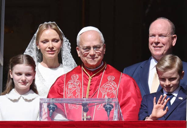 Pope Leo XIV on the balcony of the Princes Palace with Prince Albert II of Monaco, Princess Charlene, Prince Gabriel and Princess Gabriella Historic visit of Pope Leo XIV to Monaco on March 28, 2026 Claudia Albuquerque Bestimage Pope Leo XIV on the balcony of the Princes Palace with Prince Albert II of Monaco, Princess Charlene, Prince Gabriel and Princess Gabriella Historic visit of Pope Leo XIV to Monaco on March 28, 2026 Monaco  Copyright: xClaudiaxAlbuquerquex xBestimagexClaudiaxAlbuquerquex xBestimagex