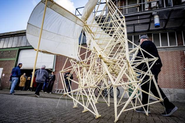 ROTTERDAM - For five days, Rotterdam transforms into a vibrant art stage, where more than 50 venues participate in a diverse and inspiring program. Rotterdam Art Week offers a broad mix of art experiences: from high-profile exhibitions and art fairs to open studios, guided tours, artist talks, performances, and pop-up shows. ROBIN UTRECHT ANP netherlands out - belgium out  Copyright: xx x554593977x originalFilename: 554593977.jpg