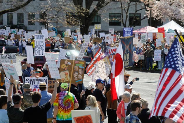 March 28, 2026, Salem, Oregon, USA: An estimate crowd of 5 to 7 thousand protestors gathered for the third No Kings rally on the Capitol Mall, in Salem, Ore. on Saturday Mar. 28, 2026.It was one of several thousand protests across the United States against the Trump administration. Salem USA - ZUMAg275 20260328_znp_g275_005 Copyright: xTimothyxJ.xGonzalezx