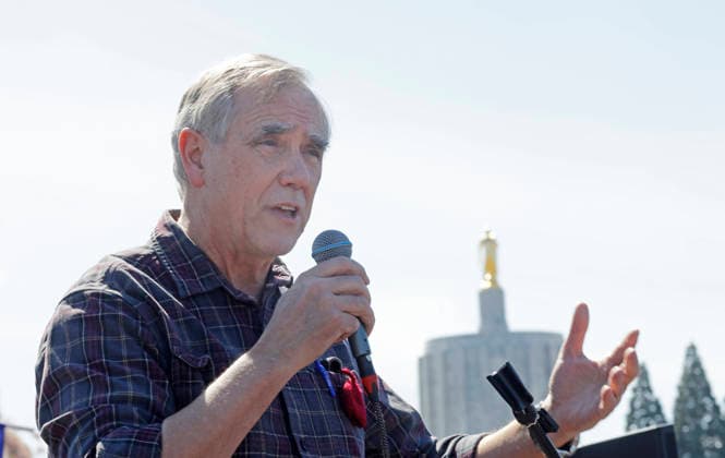 March 28, 2026, Salem, Oregon, USA: Oregon Democratic Senator JEFF MERKLEY speaks during the third No Kings rally on the Capitol Mall, in Salem, Ore. on Saturday Mar. 28, 2026. An estimate crowd of 5 to 7 thousand protestors took part of one of several thousand protests across the United States against the Trump administration. Salem USA - ZUMAg275 20260328_znp_g275_008 Copyright: xTimothyxJ.xGonzalezx