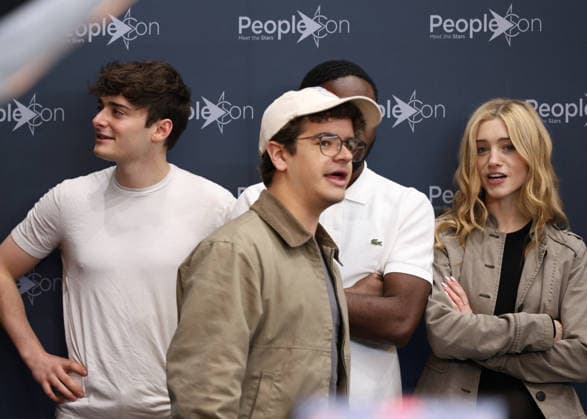 Exclusive Noah Schnapp, Gaten Matarazzo, Natalia Dyer, Caleb Mclaughlin at the SFM9 Stranger Things Cult Series Convention at the Villepinte Exhibition Center on March 28, 2026 Denis Guignbourg Bestimage Exclusive For Germany call for price SFM9 Stranger Things Cult Series Convention at the Villepinte Exhibition Center on March 28, 2026 Paris France  Copyright: xDenisxGuignebourgx xBestimagexDenisxGuignebourgx xBestimagex