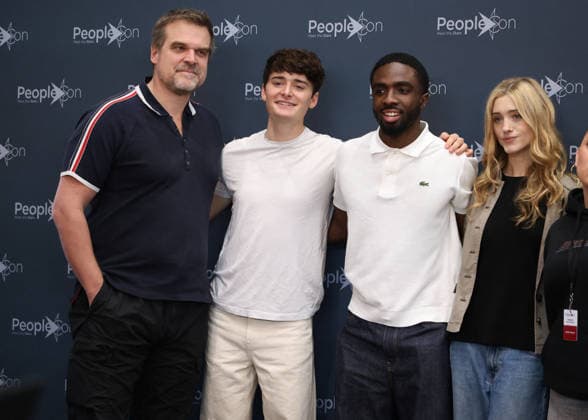 Exclusive David Harbour, Noah Schnapp, Caleb Mclaughlin and Natalia Dyer at the SFM9 Stranger Things Cult Series Convention at the Villepinte Exhibition Center on March 28, 2026 Denis Guignbourg Bestimage Exclusive For Germany call for price SFM9 Stranger Things Cult Series Convention at the Villepinte Exhibition Center on March 28, 2026 Paris France  Copyright: xDenisxGuignebourgx xBestimagexDenisxGuignebourgx xBestimagex