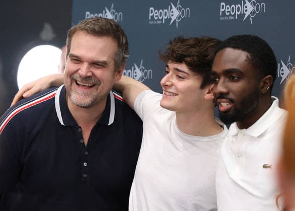 Exclusive David Harbour, Noah Schnapp, Caleb Mclaughlin at the SFM9 Stranger Things Cult Series Convention at the Villepinte Exhibition Center on March 28, 2026 Denis Guignbourg Bestimage Exclusive For Germany call for price SFM9 Stranger Things Cult Series Convention at the Villepinte Exhibition Center on March 28, 2026 Paris France  Copyright: xDenisxGuignebourgx xBestimagexDenisxGuignebourgx xBestimagex
