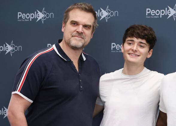 Exclusive David Harbour and Noah Schnapp at the SFM9 Stranger Things Cult Series Convention at the Villepinte Exhibition Center on March 28, 2026 Denis Guignbourg Bestimage Exclusive For Germany call for price SFM9 Stranger Things Cult Series Convention at the Villepinte Exhibition Center on March 28, 2026 Paris France  Copyright: xDenisxGuignebourgx xBestimagexDenisxGuignebourgx xBestimagex