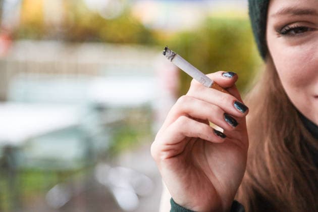 portrait eine rauchenden jungen frau portrait eine rauchenden jungen frau *** portrait of a smoking young woman portrait of a smoking young woman
