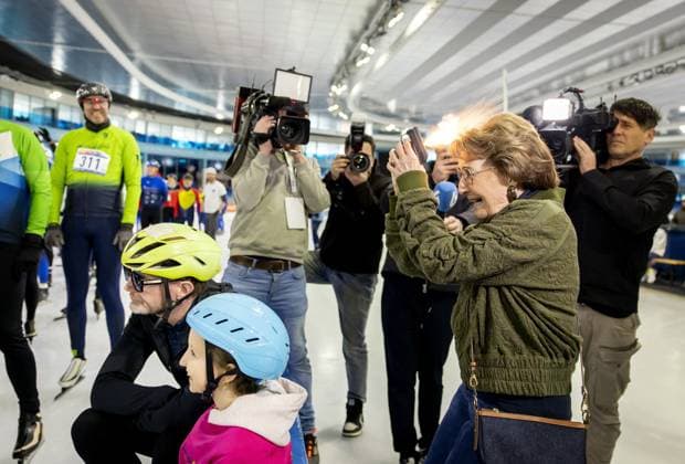 HEERENVEEN - Prince Bernhard, Mila, and Princess Margriet on the Thialf ice rink during the kickoff of the tenth edition of De Hollandse 100. The duathlon is held annually to raise money for scientific research into the nature and treatment of lymphoma. KOEN VAN WEEL ANP netherlands out - belgium out  Copyright: xx x554650481x originalFilename: 554650481.jpg
