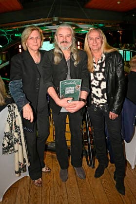Rüdiger Barton, Hans-Jürgen Reznicek und Uwe Hassbecker von Silly bei der 9. Windflüchter Charity Gala 2026 zu Gunsten der Stiftung Betroffen˜ im Störtebeker Brauquartier. Stralsund, 28.03.2026