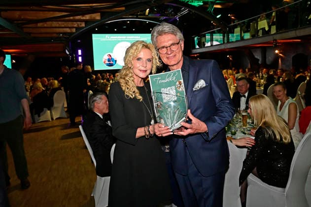 Victoria Herrmann und Peter Escher bei der 9. Windflüchter Charity Gala 2026 zu Gunsten der Stiftung Betroffen˜ im Störtebeker Brauquartier. Stralsund, 28.03.2026