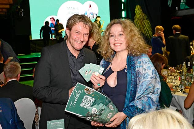 Thure Riefenstein mit Ehefrau Patricia Lueger bei der 9. Windflüchter Charity Gala 2026 zu Gunsten der Stiftung Betroffen˜ im Störtebeker Brauquartier. Stralsund, 28.03.2026