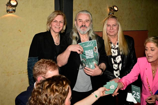Rüdiger Barton, Hans-Jürgen Reznicek und Uwe Hassbecker von Silly bei der 9. Windflüchter Charity Gala 2026 zu Gunsten der Stiftung Betroffen˜ im Störtebeker Brauquartier. Stralsund, 28.03.2026