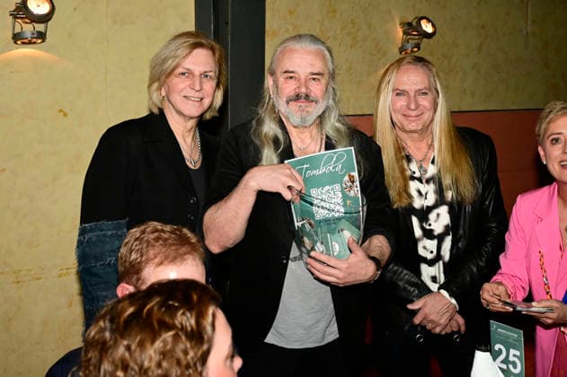 Rüdiger Barton, Hans-Jürgen Reznicek und Uwe Hassbecker von Silly bei der 9. Windflüchter Charity Gala 2026 zu Gunsten der Stiftung Betroffen˜ im Störtebeker Brauquartier. Stralsund, 28.03.2026