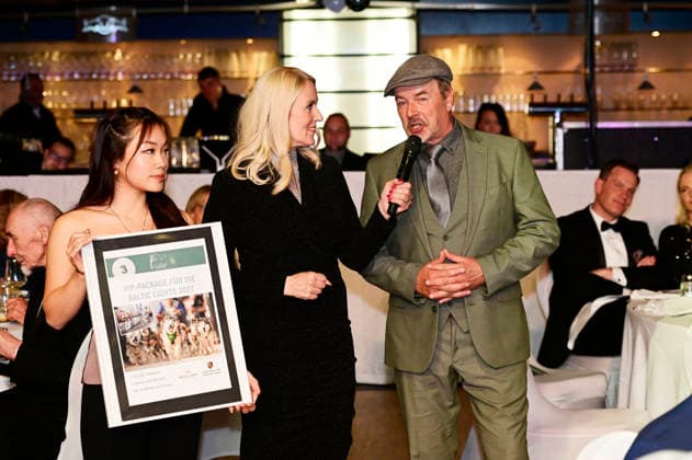 Anja Petzold und Till Demtröder bei der 9. Windflüchter Charity Gala 2026 zu Gunsten der Stiftung Betroffen˜ im Störtebeker Brauquartier. Stralsund, 28.03.2026